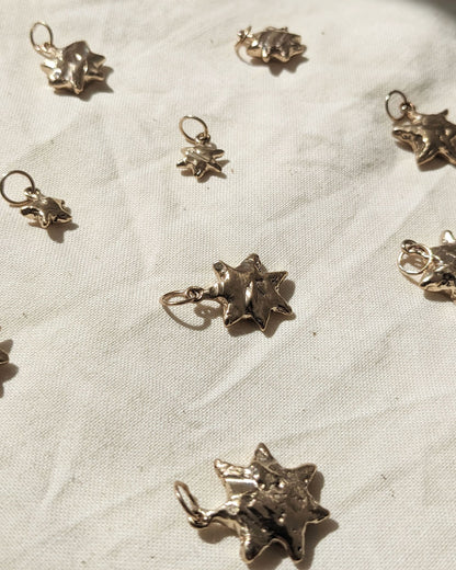 Steren Charm Bronze